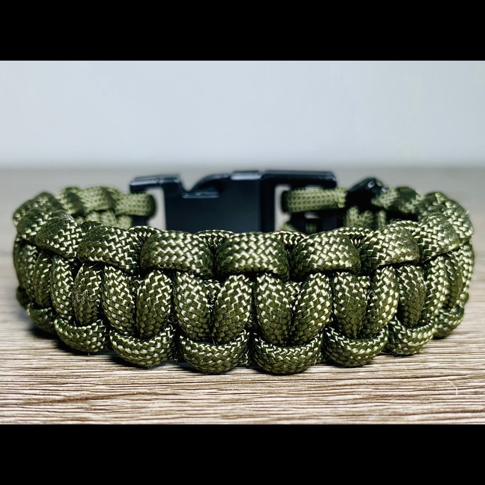 Men’s Paracord Survival Bracelet